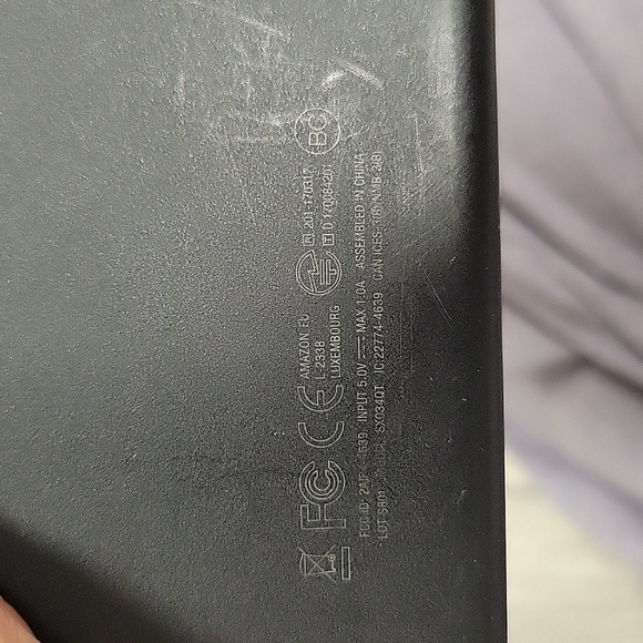 Amazon Fire Tablet with 2 Cases and a Headrest Holder - Picture 4 of 10